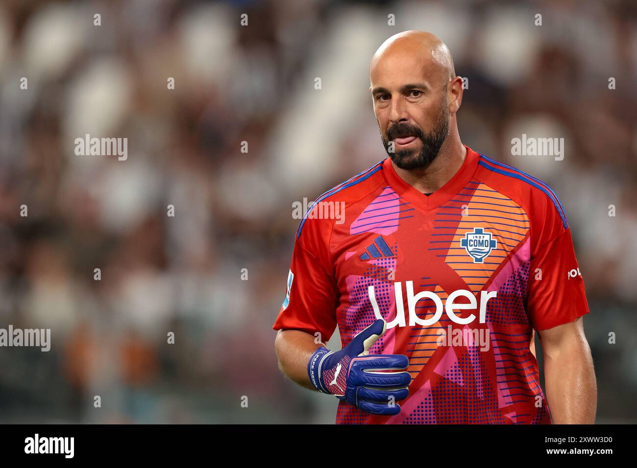 Turin, Italie. 19 août 2024. Pepe Reina de Como 1907 lors du match de Serie A au stade Allianz, Turin. Le crédit photo devrait se lire : Jonathan Moscrop/Sportimage crédit : Sportimage Ltd/Alamy Live News Banque D'Images