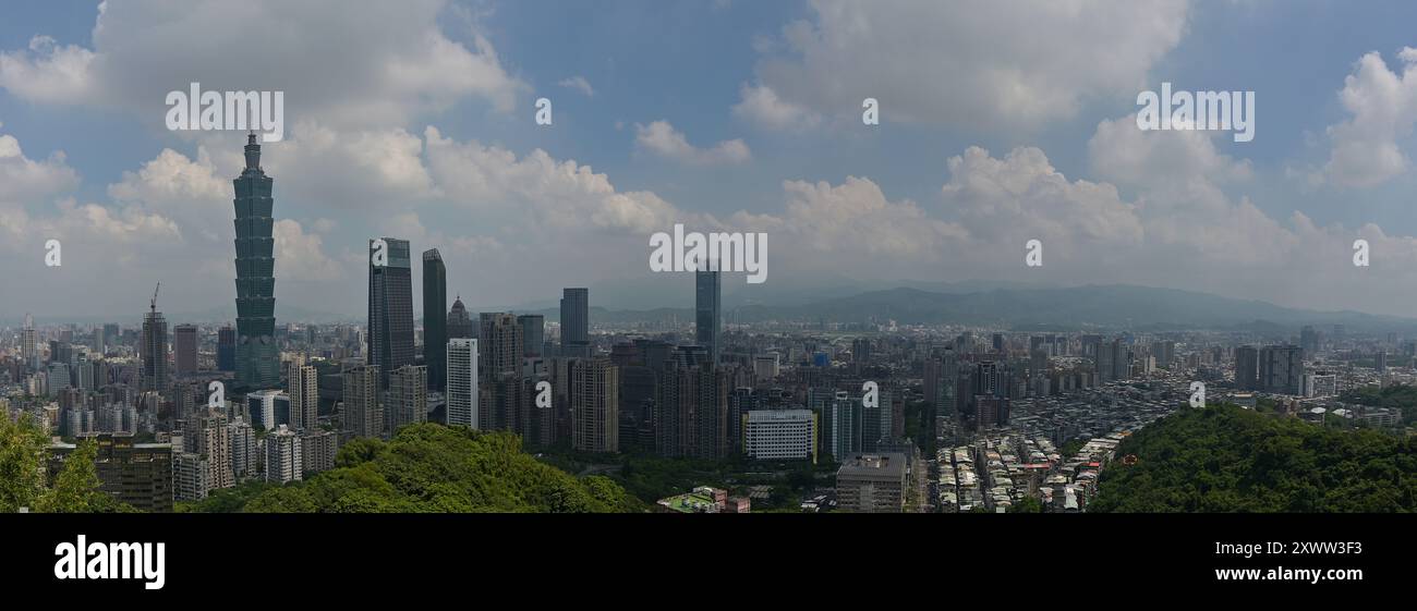 Panorama de la ville de Taipei depuis Elephant Mountain avec vue sur Taipei 101 et le quartier XinYi Banque D'Images