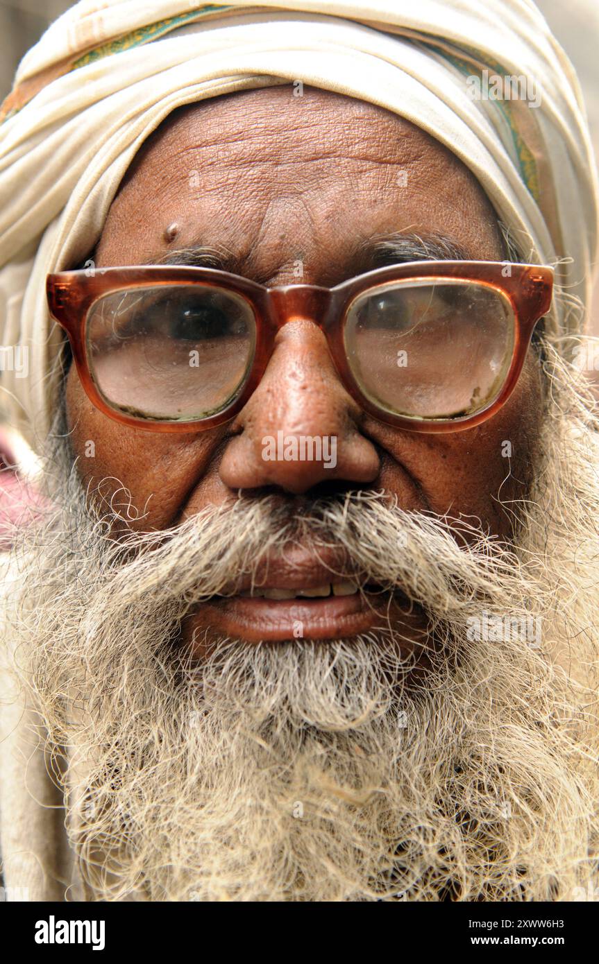 Portrait d'un vieil homme sikh pris à Amritsar, Pendjab, Inde. Banque D'Images