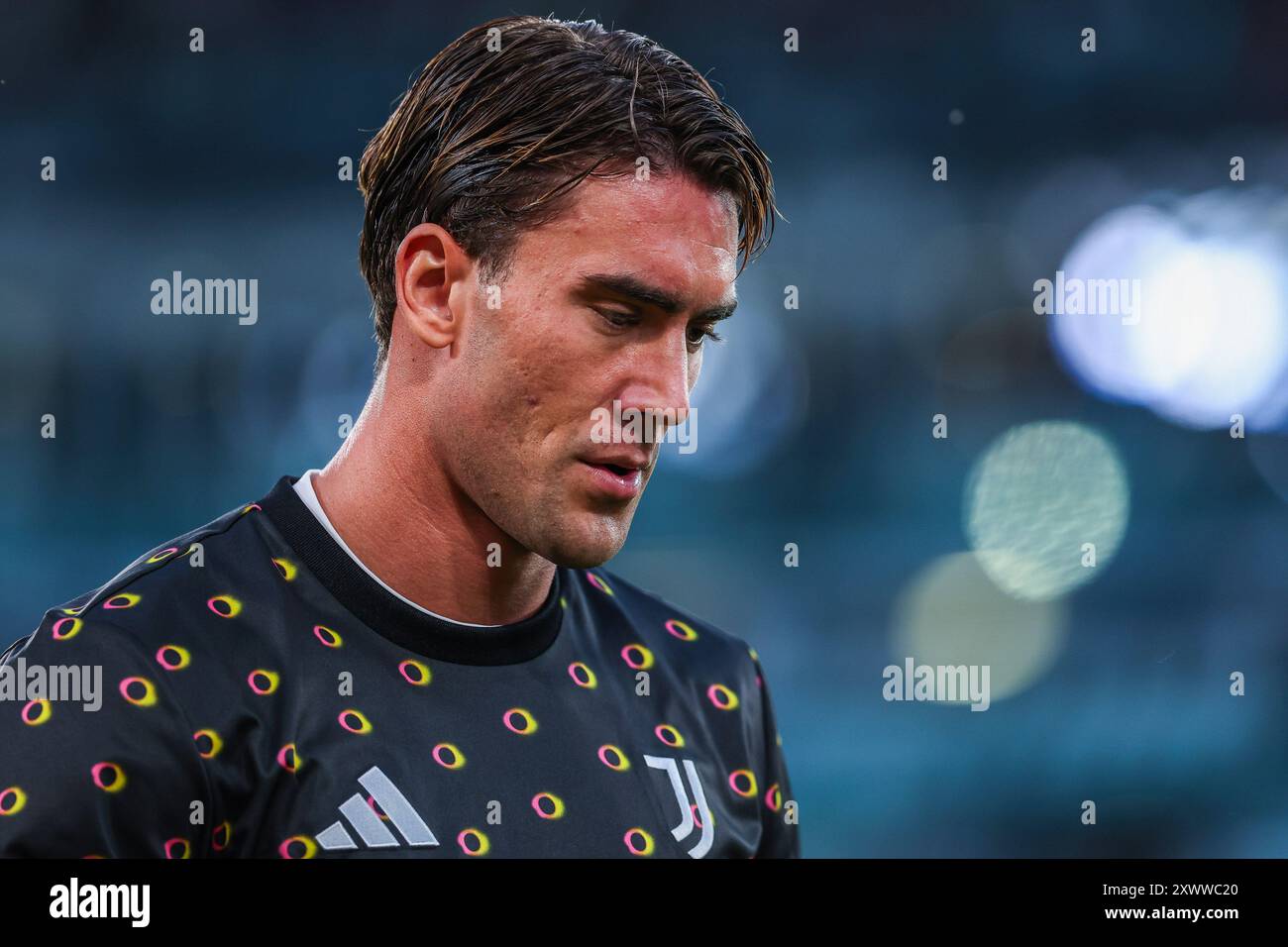 Turin, Italie. 19 août 2024. Dusan Vlahovic du Juventus FC regarde pendant la Serie A 2024/25 le match de football entre le Juventus FC et le Como 1907 au stade Allianz. Score final ; Juventus 3:0 Como Credit : SOPA images Limited/Alamy Live News Banque D'Images