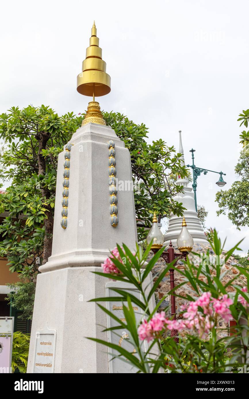 Cimetière royal de Wat Ratchabophit Sathitmahasimaram Ratchaworawihan, un temple bouddhiste à Bangkok, Thaïlande. Banque D'Images