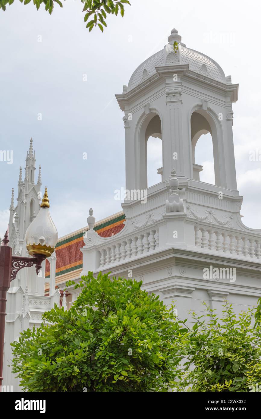 Cimetière royal de Wat Ratchabophit Sathitmahasimaram Ratchaworawihan, un temple bouddhiste à Bangkok, Thaïlande. Banque D'Images
