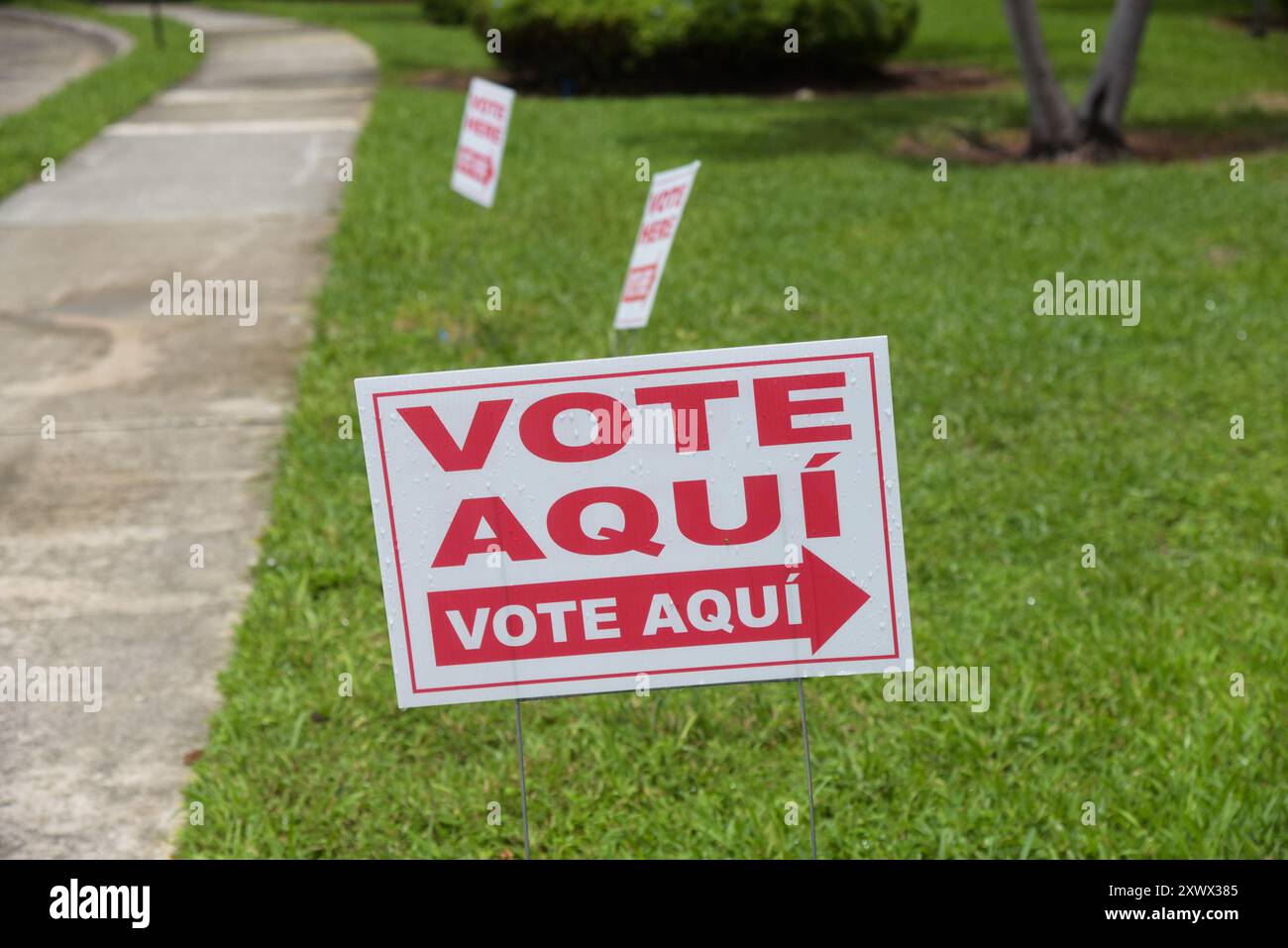 Hallandale Beach, États-Unis. 20 août 2024. Des panneaux de vote sont aperçus pendant le jour des élections primaires de Floride à Hallandale Beach le 20 août 2024. Photo de (Michele Eve Sandberg/Sipa USA) crédit : Sipa USA/Alamy Live News Banque D'Images