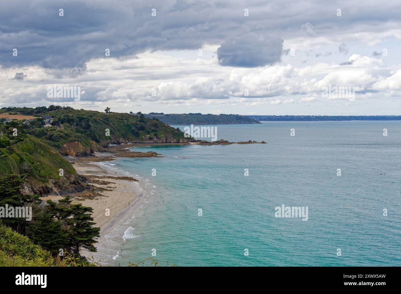 Plerin (Bretagne, nord-ouest de la France) : vue sur la côte et la crique de Martin plage Banque D'Images