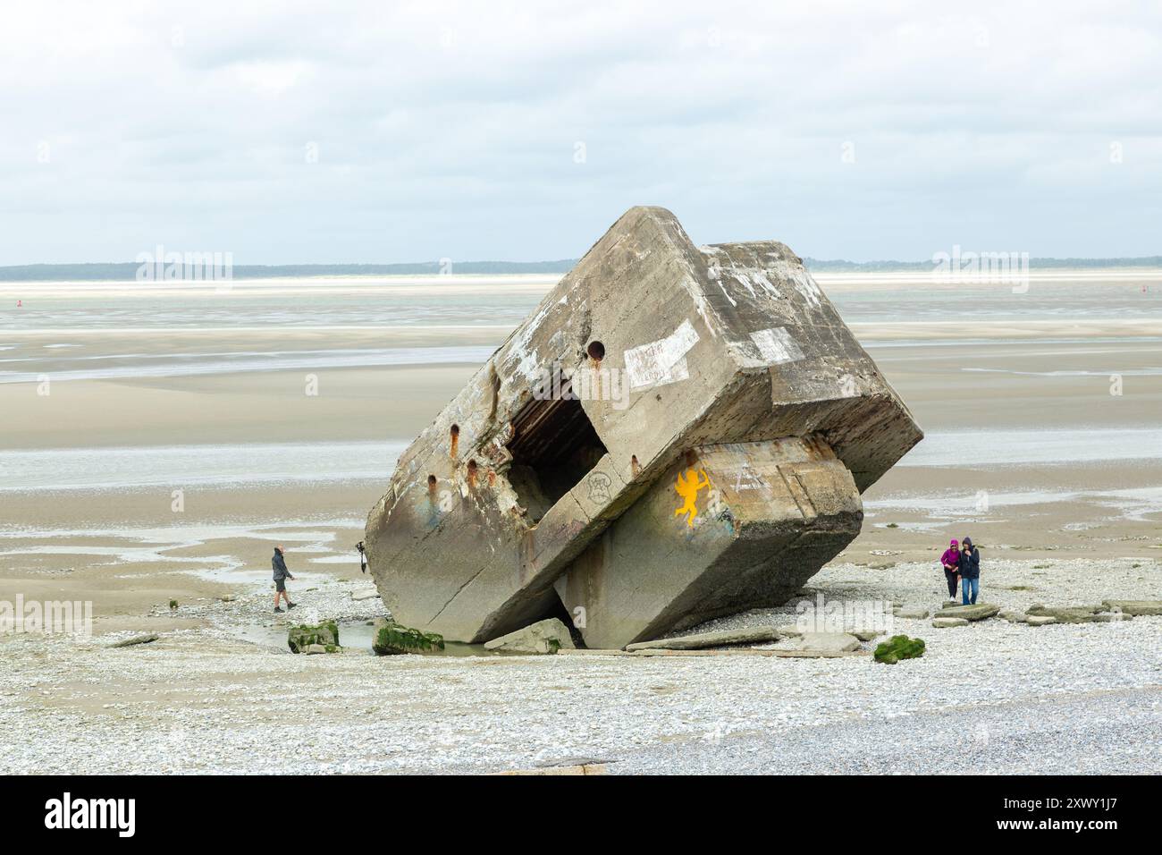 Bunker allemand de la seconde Guerre mondiale sur la plage du Hourdel près de Cayeux sur mer, Baie de somme, Picardie, France Banque D'Images