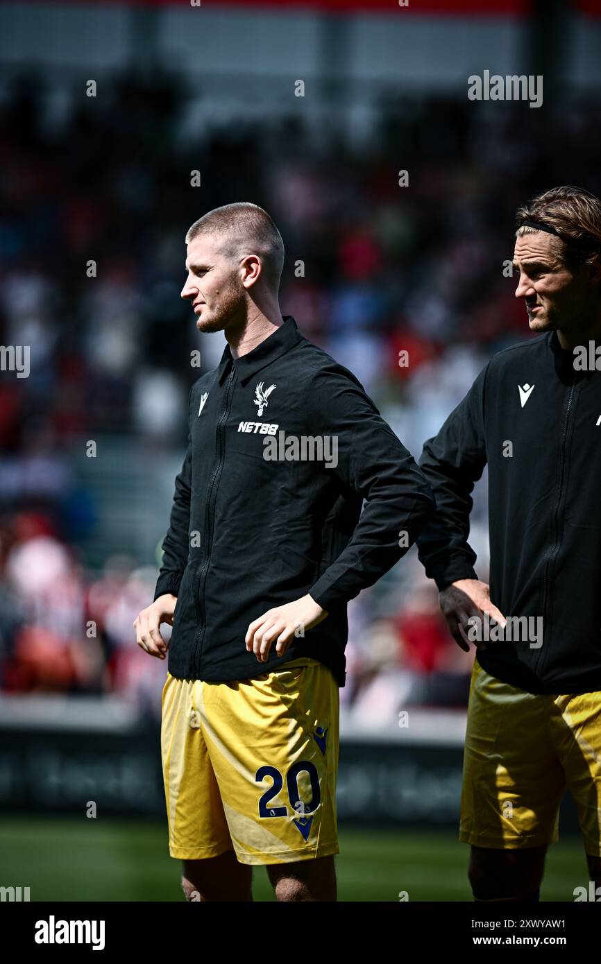 BRENTFORD, ANGLETERRE - 18 AOÛT : Adam Wharton, Joachim Andersen de Crystal Palace lors du match de premier League entre Brentford FC et Crystal Pala Banque D'Images