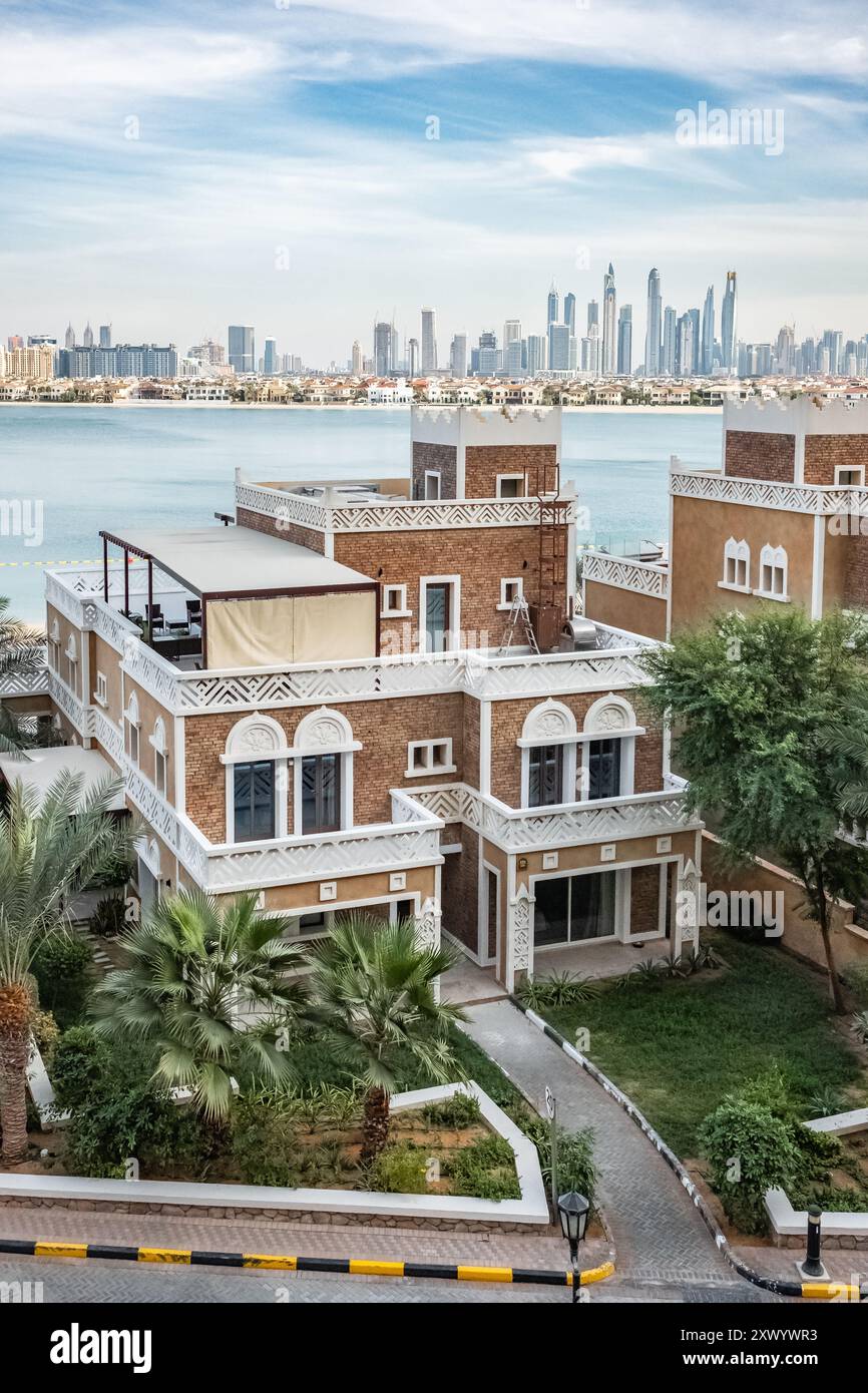 Façade d'un Wyndham Residences The Palm situé sur Arabia Felix Island Dubai UAE. Hôtels luxueux de Palm Jumeirah-Jan 28,2024-photo de voyage, personne Banque D'Images