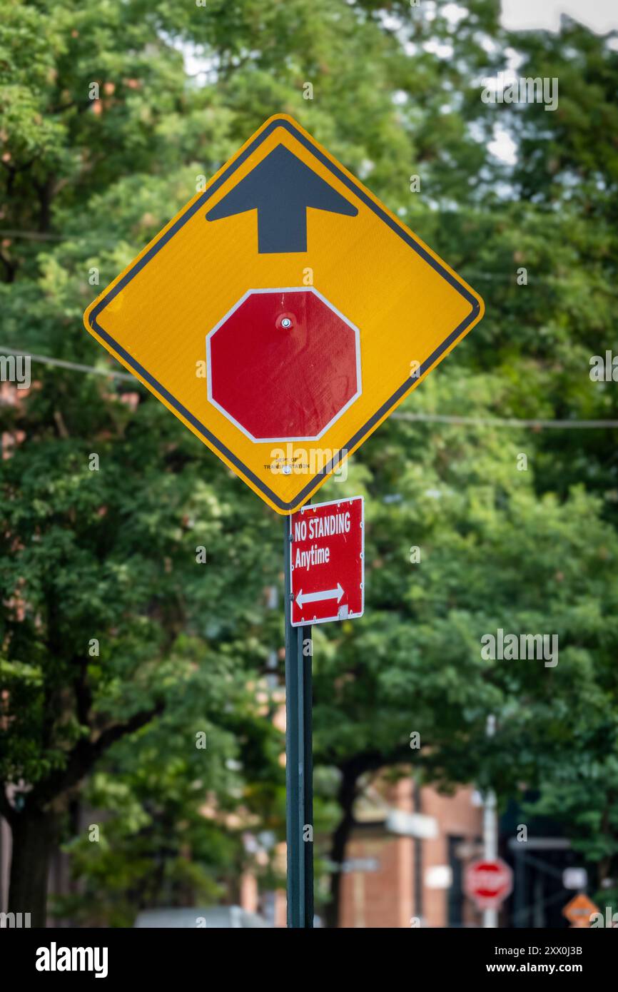 Street Sign Ahead Sign, New York City, NY, États-Unis Banque D'Images