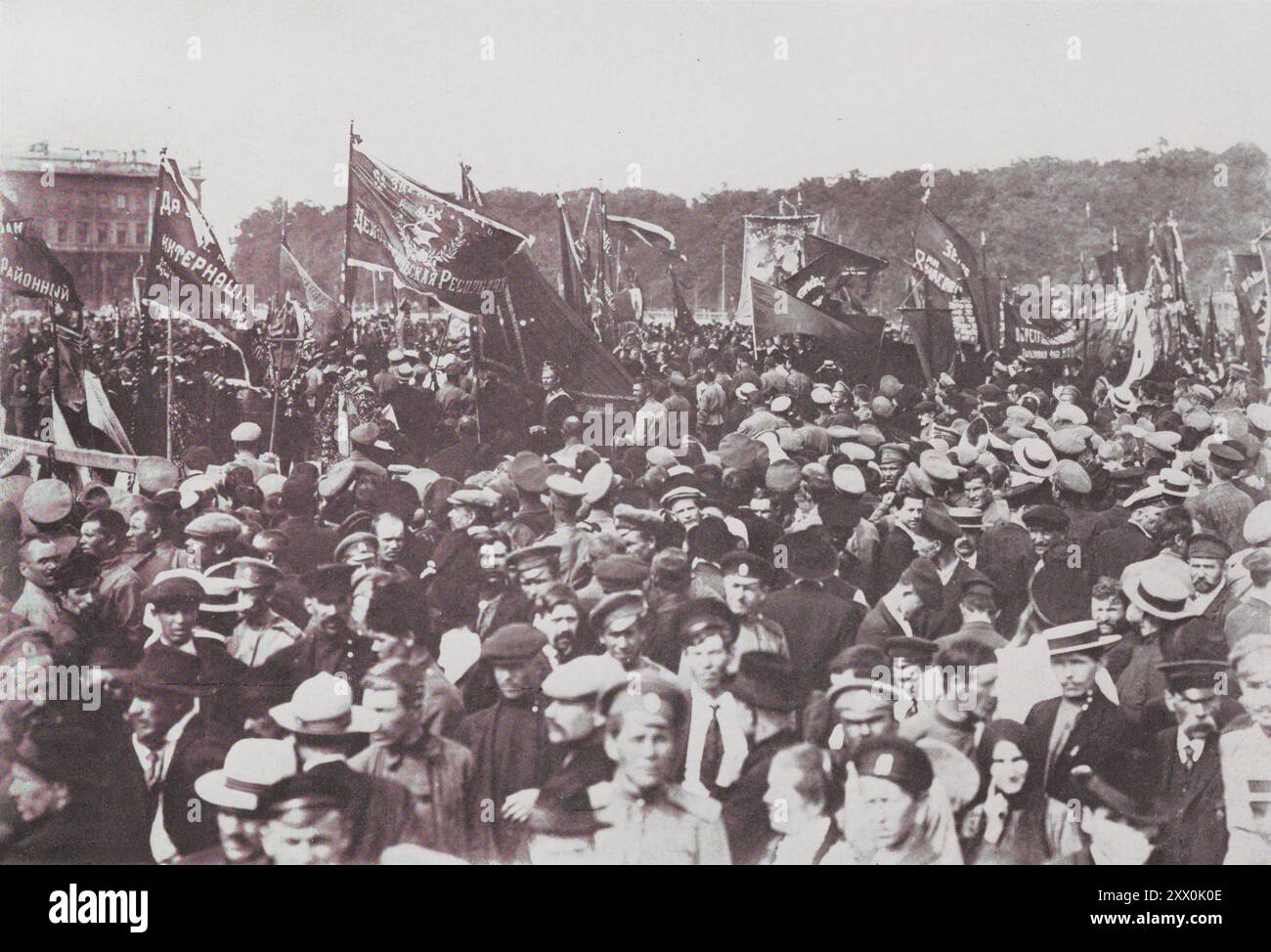 Photo d'archive de la révolution russe. Funérailles des héros tombés de la révolution de février (mars) sur le champ de Marce. Petrograd. 1917 Banque D'Images