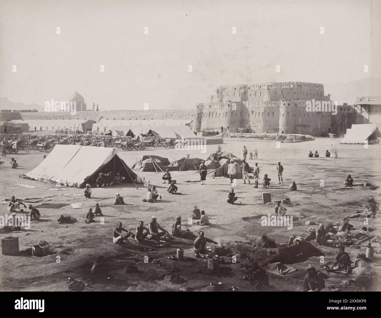 Deuxième guerre anglo-afghane. Photo vintage de British Artillery Square à Kandahar. Afghanistan. 1878-1880 Banque D'Images
