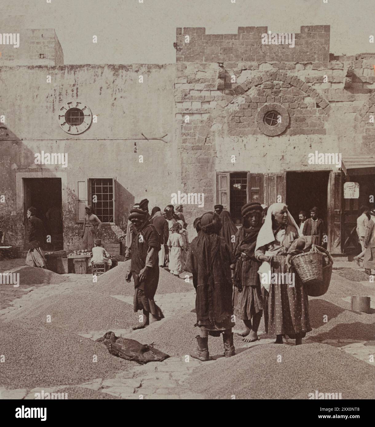La vie en Palestine au début du XXe siècle. Marché aux céréales de Haïfa. Palestine historique. Empire ottoman. Janvier 1904 Banque D'Images