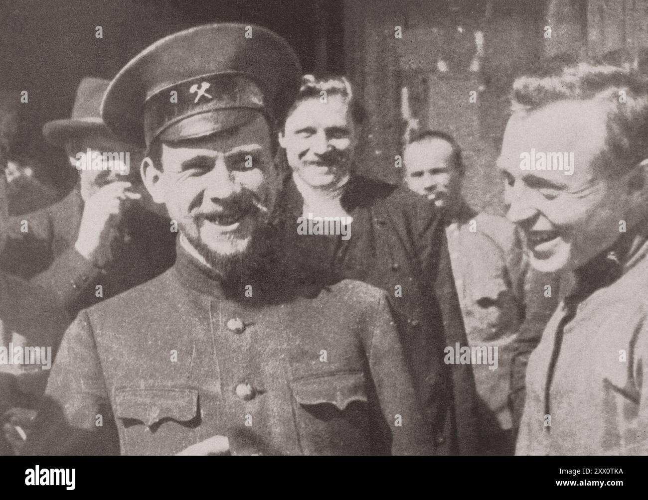 Photo d'archives d'un groupe de membres du conseil des travailleurs et des soldats de Cronstadt. 1917-1918 Banque D'Images