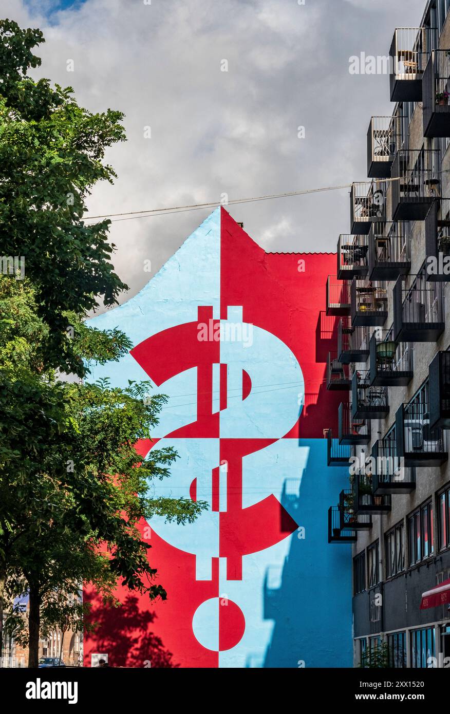 Une murale sur un mur de Copenhague avec le symbole de l'argent, des dollars, des euros Banque D'Images