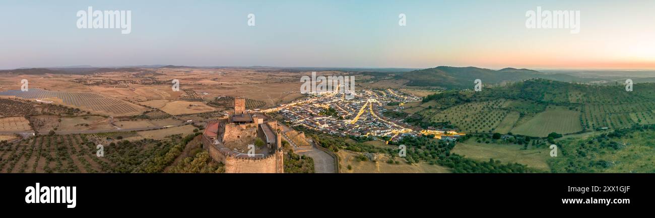 Vue panoramique Château d'Alconchel, Badajoz, Estrémadure, Espagne Banque D'Images