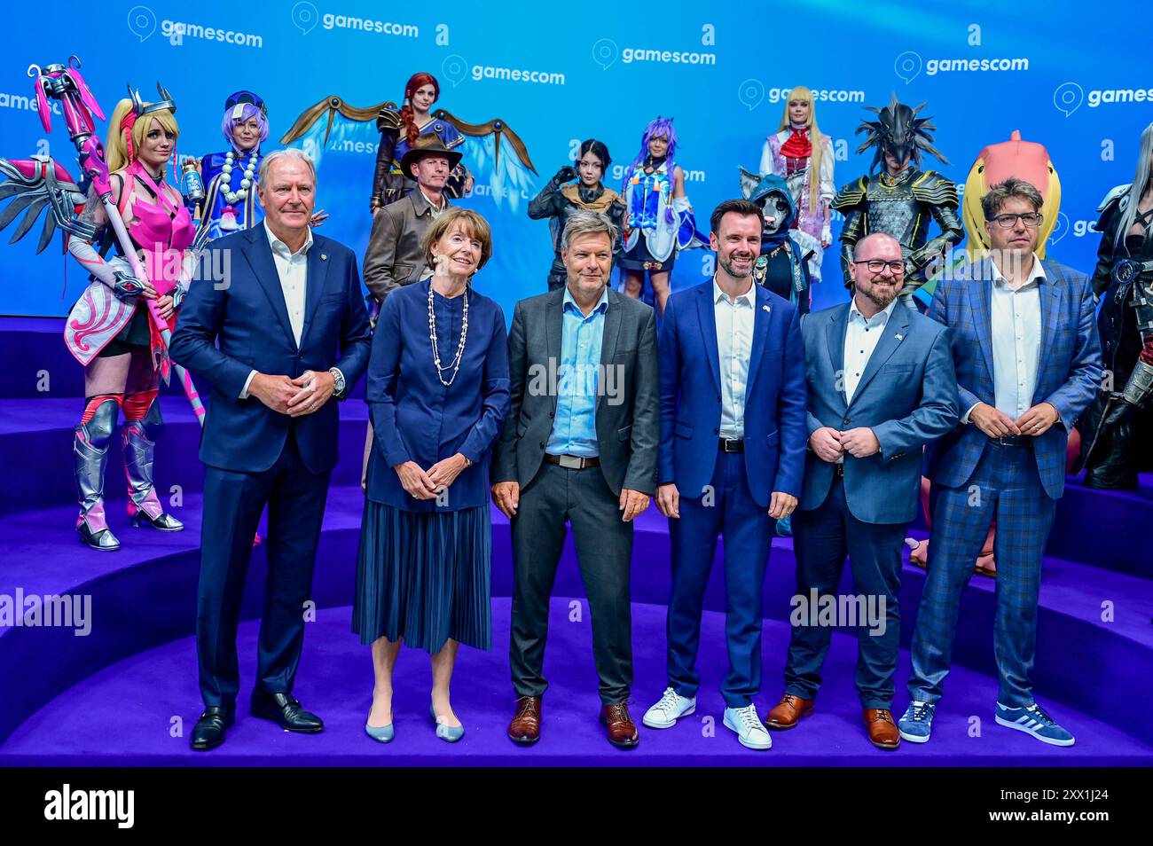 Gruppenfoto mit Henriette Reker, Robert Habeck, Michael Kellner, Eröffnung der Gamescom 2024 AM 21.08.24 Messe in Köln Deutschland. *** Photo de groupe avec Henriette Reker, Robert Habeck, Michael Kellner, ouverture de la Gamescom 2024 le 21 08 24 salon à Cologne en Allemagne Banque D'Images
