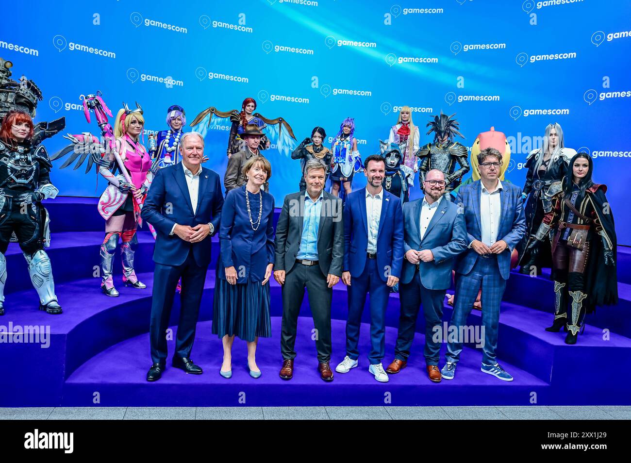 Gruppenfoto mit Henriette Reker, Robert Habeck, Michael Kellner, Eröffnung der Gamescom 2024 AM 21.08.24 Messe in Köln Deutschland. *** Photo de groupe avec Henriette Reker, Robert Habeck, Michael Kellner, ouverture de la Gamescom 2024 le 21 08 24 salon à Cologne en Allemagne Banque D'Images