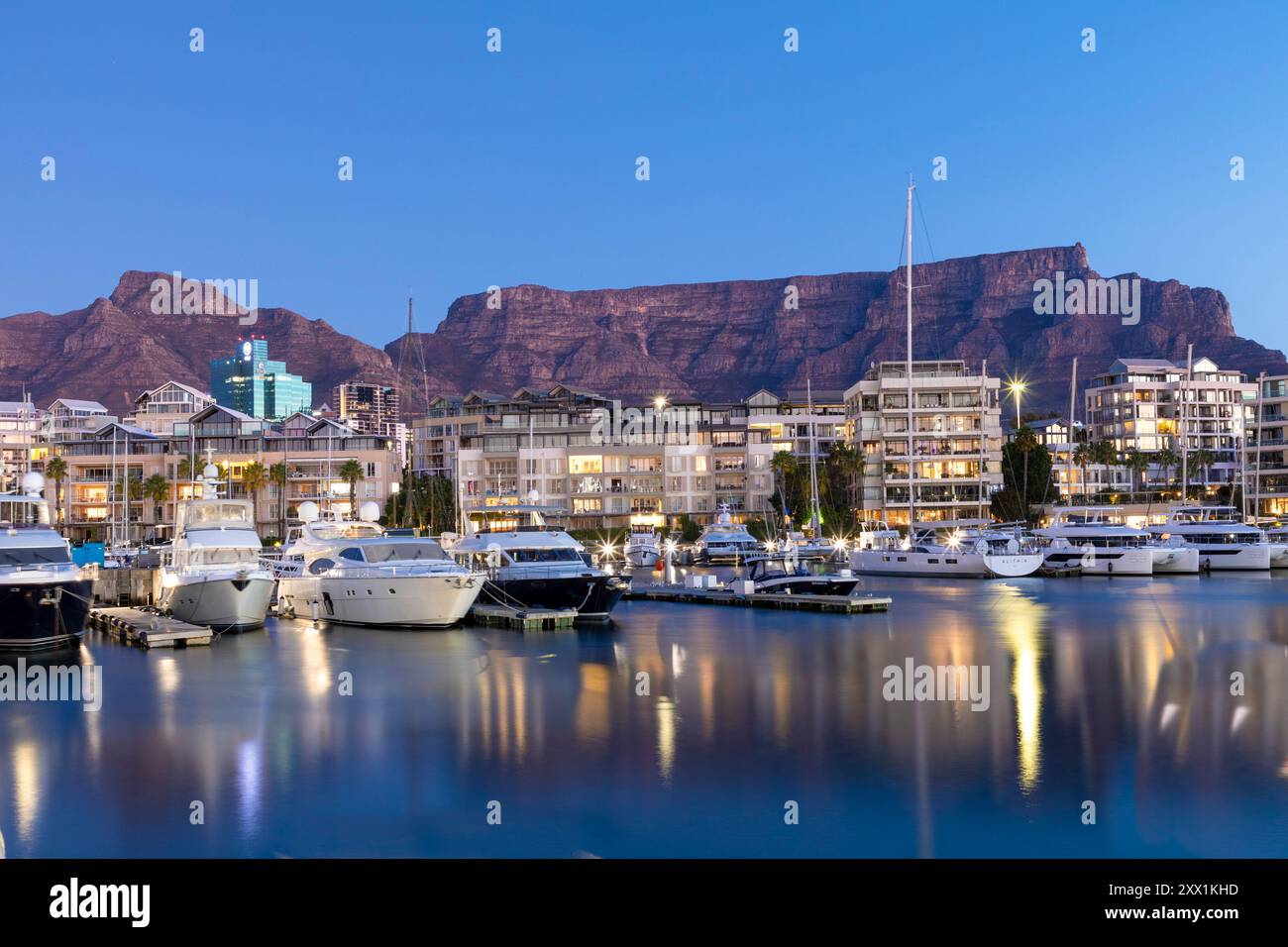 V&A (Victoria et Alfred) Waterfront et table Mountain, Cape Town, Western Cape Province, Afrique du Sud, Afrique Banque D'Images