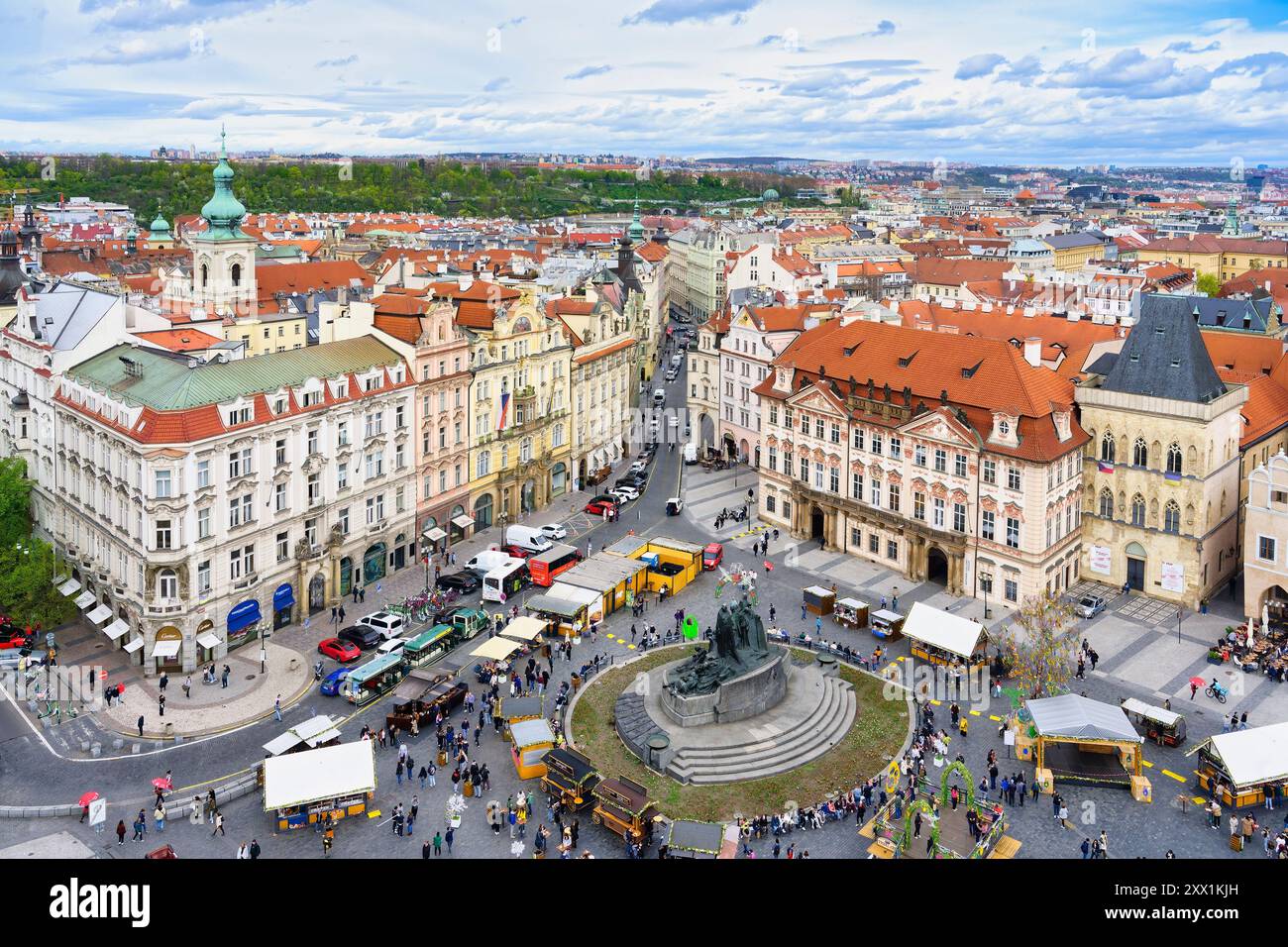 Mémorial au théologien et philosophe du XVe siècle Jan Hus, place de la vieille ville lors d'un festival populaire, Prague, Bohême, République tchèque (Tchéquie) Banque D'Images