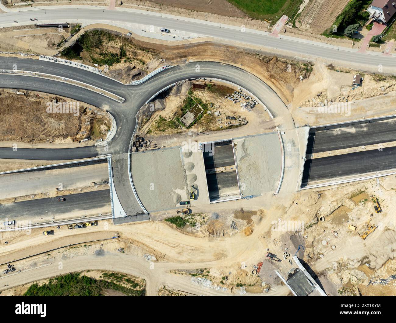 Rond-point, tunnel et rampes en construction sur la partie nord de la rocade circulaire autour de Cracovie. Zielonki Junction sur S52 rejoignant A4 Wit Banque D'Images