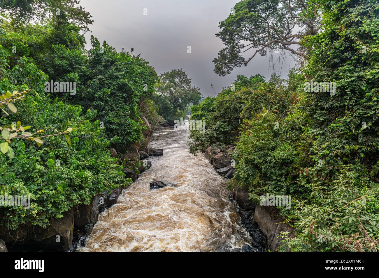 Rapides fluviaux au réservoir d'eau de Miabi, Mbuji Mayi, Kasaï oriental, République démocratique du Congo, Afrique Banque D'Images