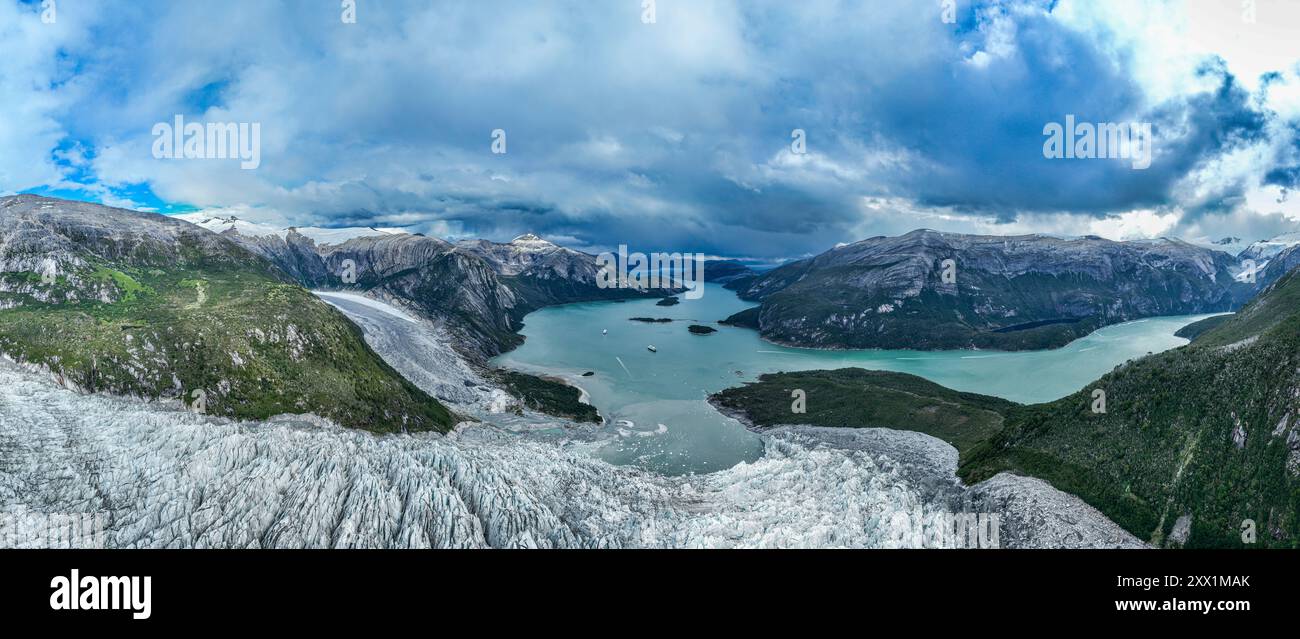 Aérien du glacier de Pia et de son fjord, Terre de feu, Chili, Amérique du Sud Banque D'Images