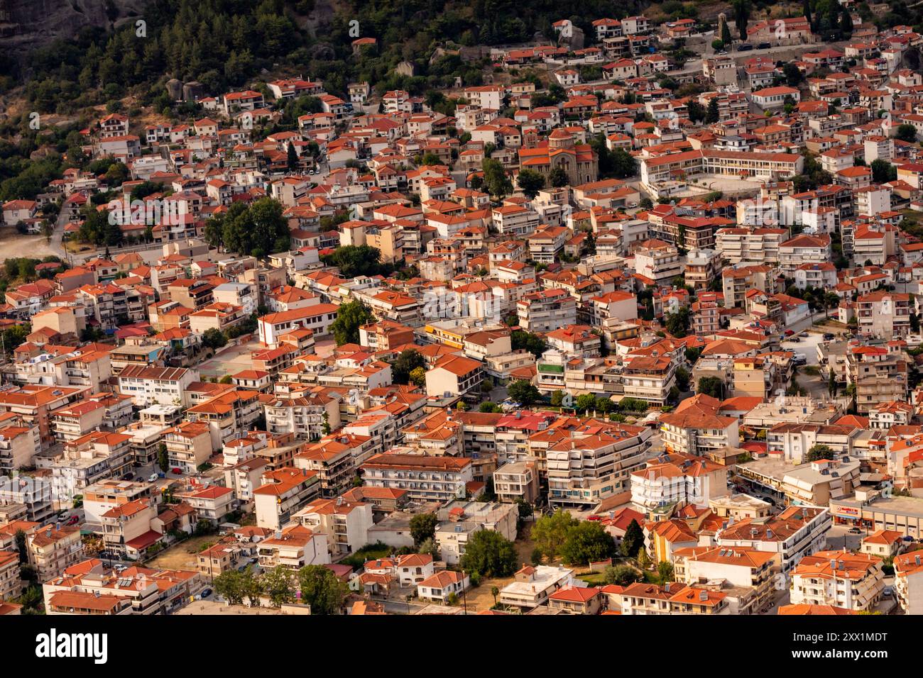Vue à vol d'oiseau de la ville Kalabaka, Trikala, Thessalie, Grèce, Europe Banque D'Images