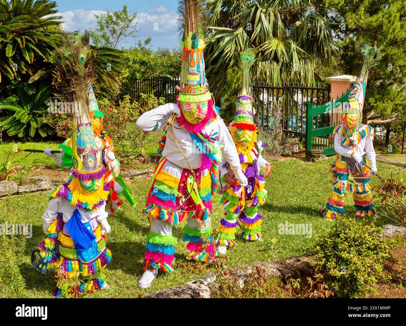 Danseurs de Gombey, artistes traditionnels, en troupes de 10 à 20, d'un mélange de culture amérindienne, caribéenne et britannique, Bermudes Banque D'Images