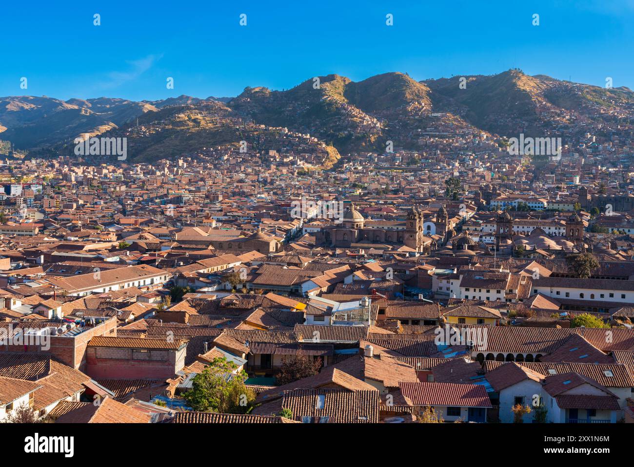 Vue surélevée de la cathédrale de Cusco (Cuzco) et de l'église de la Compagnie de Jésus, UNESCO, Cusco (Cuzco), Province de Cusco, région de Cusco, Pérou, Amérique du Sud Banque D'Images