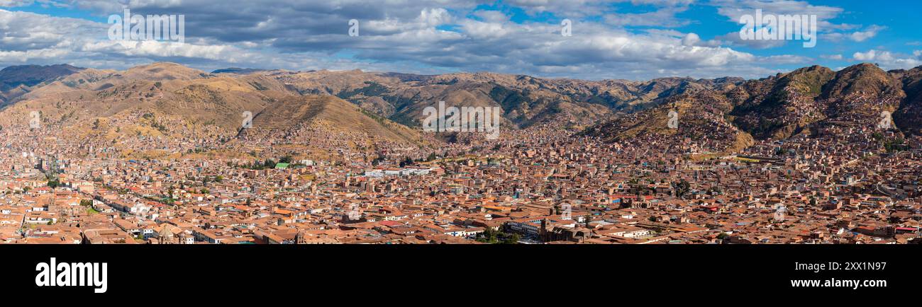 Vue panoramique de la ville de Cusco (Cuzco), Province de Cusco, région de Cusco, Pérou, Amérique du Sud Banque D'Images