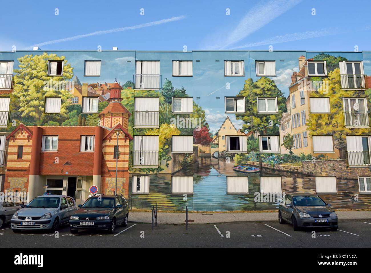 Fresques de Bel-Air (peintures murales), mairie abritant des bâtiments peints en trompe-l'oeil, Chartres, Eure-et-Loir, région Centre-Val de Loire Banque D'Images