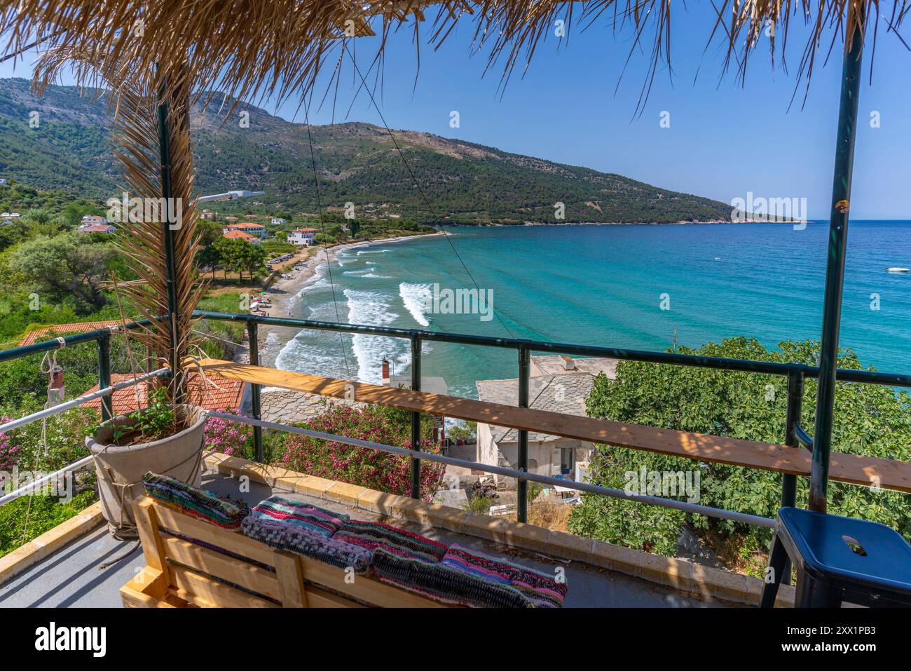Vue sur la mer et la plage à Koinyra, Thassos, mer Égée, îles grecques, Grèce, Europe Banque D'Images