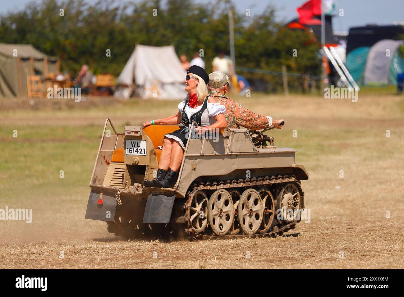 Moto allemande SD KFZ demi-piste o parade à Yorkshire Wartime Experience à Hunsworth, West Yorkshire, Royaume-Uni Banque D'Images