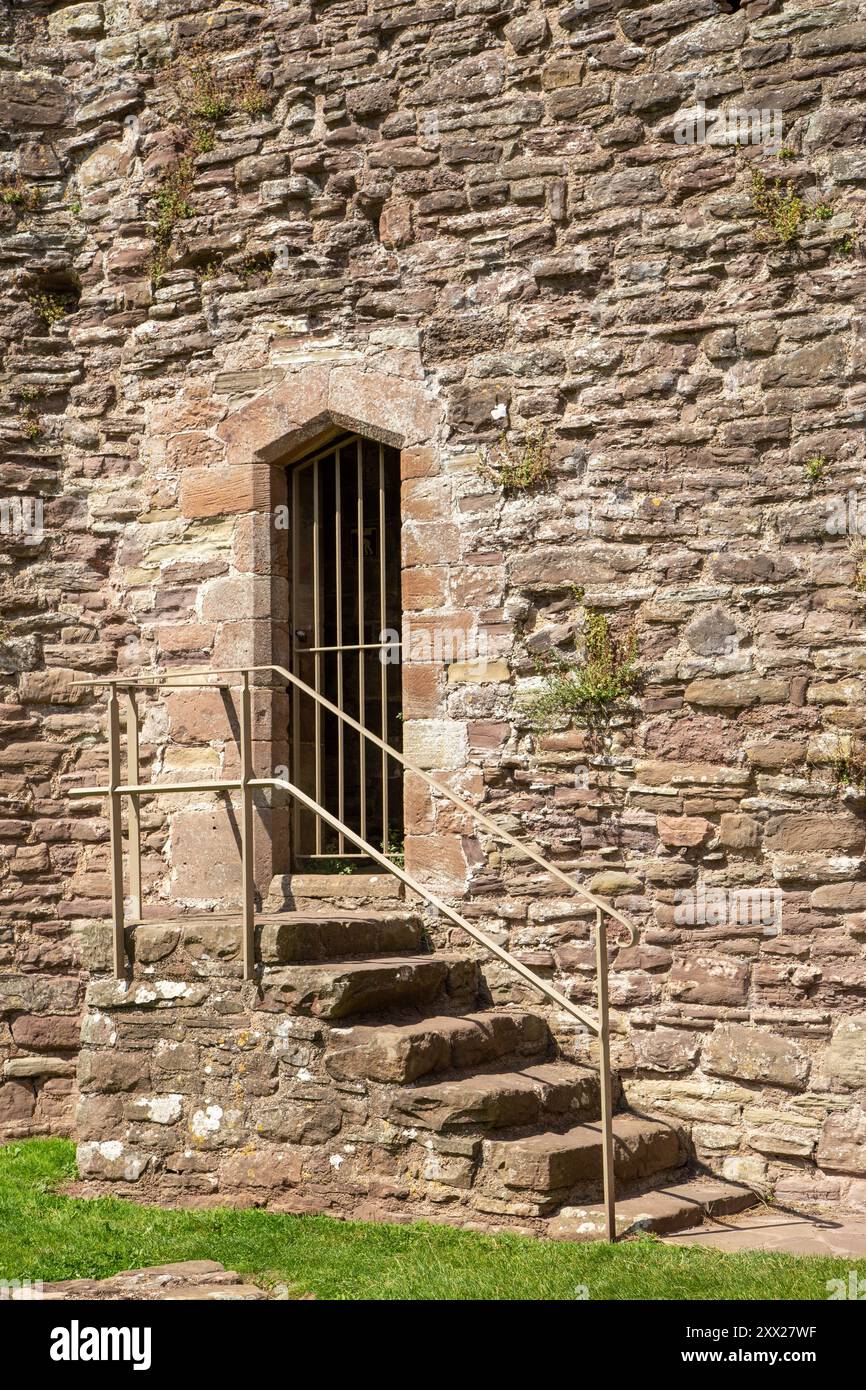 White Castle, ou château de Llantilio, est un château en ruines près du village de Llantilio Crossenny dans le Monmouthshire, au sud du pays de Galles., sur le sentier Offas Dyke Banque D'Images