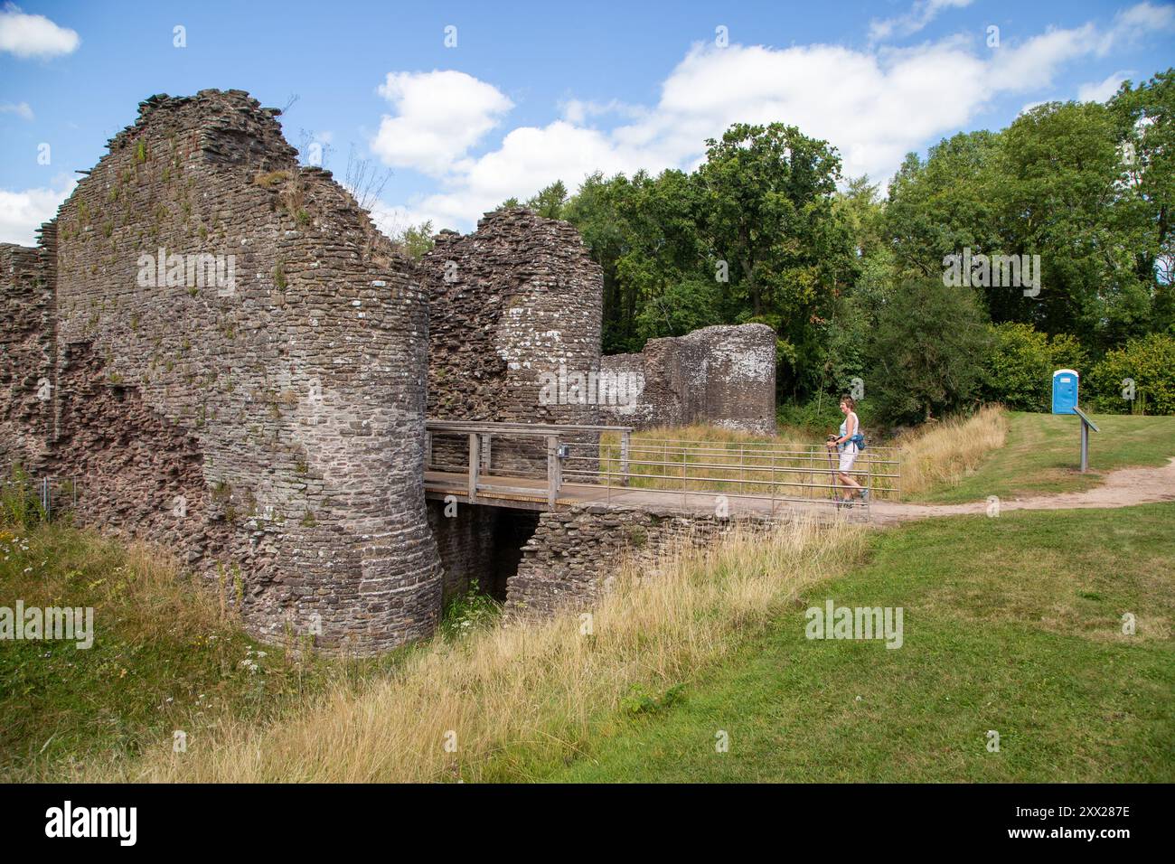 White Castle, ou Château de Llantilio, est un château en ruines sur le sentier Offa's Dyke près du village de Llantilio Crossenny dans le Monmouthshire, au sud du pays de Galles. Banque D'Images