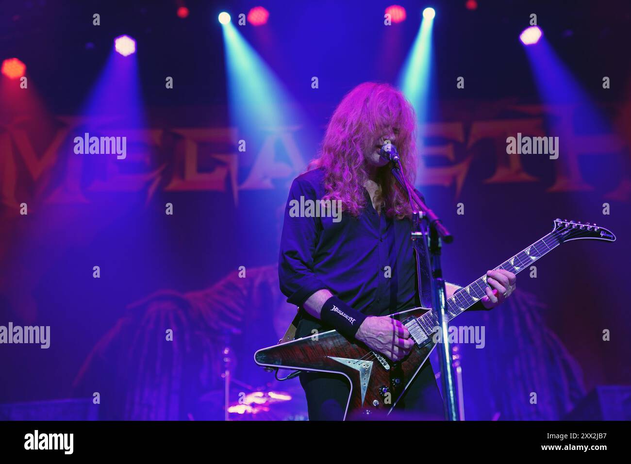 Irving, États-Unis. 20 août 2024. Dave Mustaine, guitariste et chanteur du groupe de thrash metal Megadeth, se produit lors de la tournée Megadeth Destroy All Enemies à la Toyota Music Factory. Le 20 août 2024 à Irving, Texas, États-Unis. (Photo de Javier Vicencio/Eyepix Group) crédit : Eyepix Group/Alamy Live News Banque D'Images