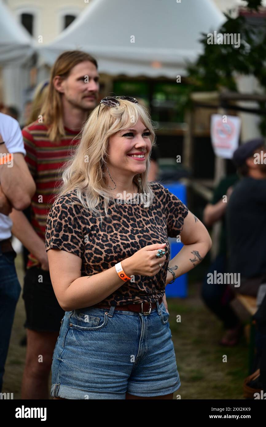 Les gens dans la rue pendant le festival annuel de Malmö. Banque D'Images