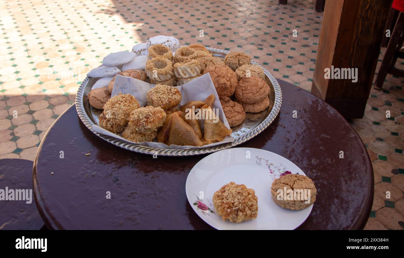 Gâteaux traditionnels marocains dans un restaurant à Rabat, Maroc Banque D'Images
