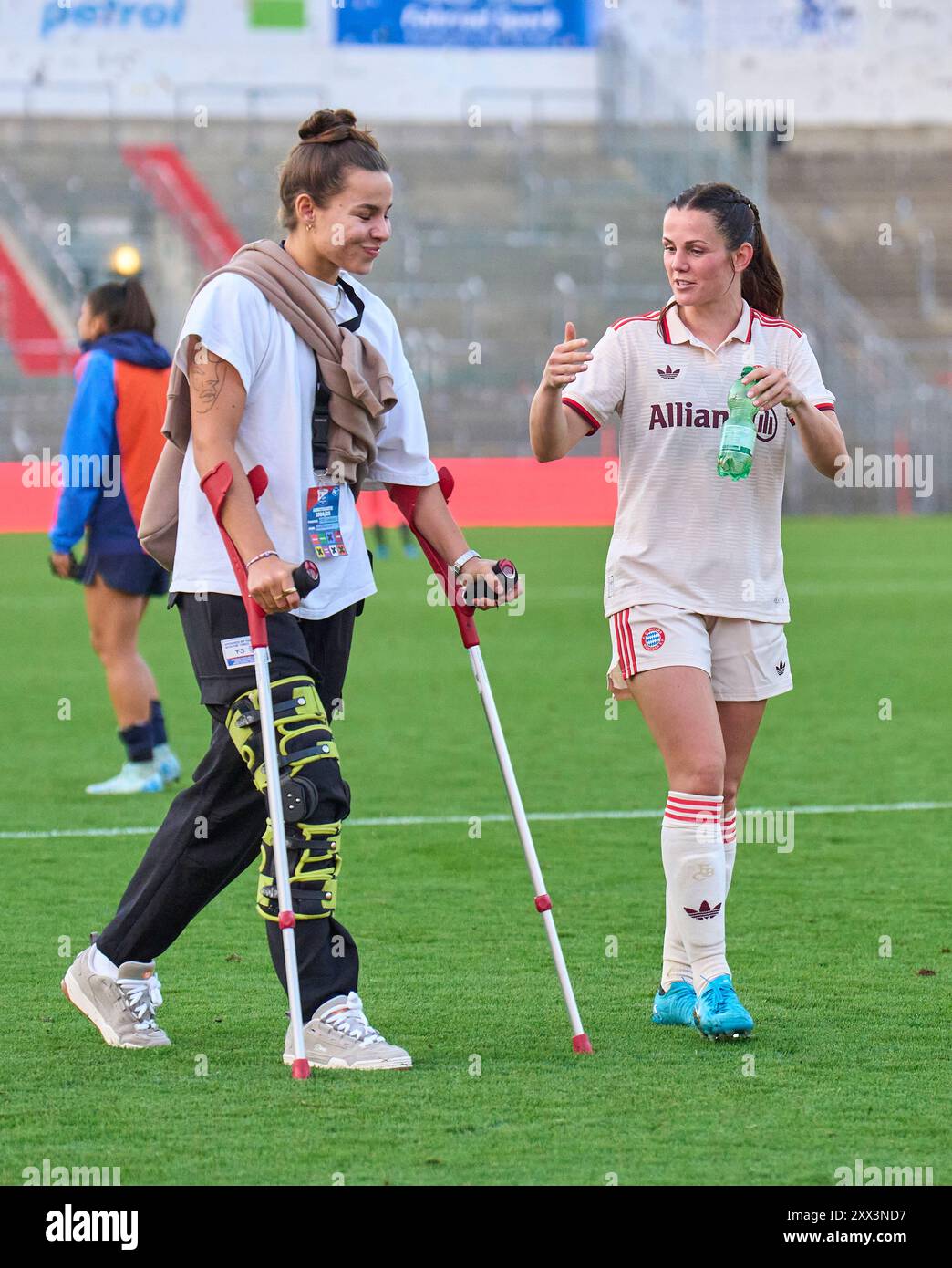 Lena Oberdorf, FCB femmes 8 Tuva Hansen, FCB femmes 6 dans le match de football féminin FC BAYERN München - JUVENTUS TURIN 0-0 le 20 août 2024 à Munich, Allemagne. Saison 2024/2025, 1.Bundesliga, FCB, Muenchen, Google Pixel, Frauen Bundesliga Journée x, x. Photographe Spieltag : Peter Schatz Banque D'Images