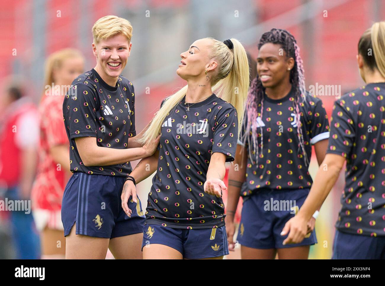 Paulina Krumbiegel, juve femmes 27 Alisha Debora Lehmann, juve femmes 7 Lindsey Thomas, juve femmes 19 dans le match de football féminin FC BAYERN München - JUVENTUS TURIN 0-0 le 20 août 2024 à Munich, Allemagne. Saison 2024/2025, 1.Bundesliga, FCB, Muenchen, Google Pixel, Frauen Bundesliga Journée x, x. Photographe Spieltag : Peter Schatz Banque D'Images