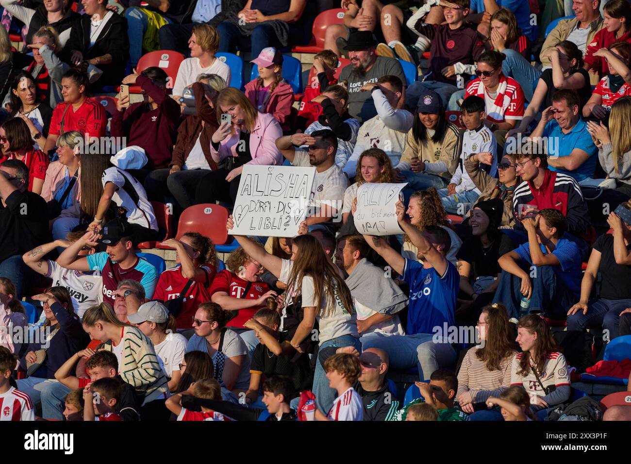 Fans de Alisha Debora Lehmann, juve femmes 7 dans le match de football féminin FC BAYERN München - JUVENTUS TURIN 0-0 le 20 août 2024 à Munich, Allemagne. Saison 2024/2025, 1.Bundesliga, FCB, Muenchen, Google Pixel, Frauen Bundesliga Journée x, x. Photographe Spieltag : Peter Schatz Banque D'Images