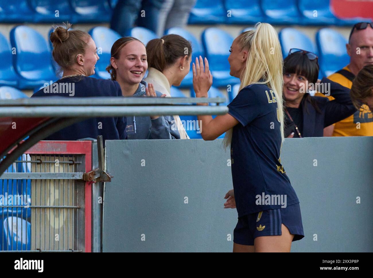 Alisha Debora Lehmann, juve femmes 7 avec fans après le match de football féminin FC BAYERN München - JUVENTUS TURIN 0-0 le 20 août 2024 à Munich, Allemagne. Saison 2024/2025, 1.Bundesliga, FCB, Muenchen, Google Pixel, Frauen Bundesliga Journée x, x. Photographe Spieltag : Peter Schatz Banque D'Images