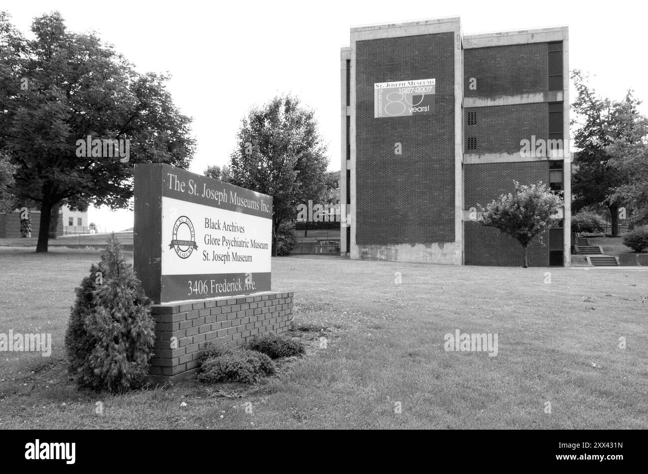 Panneau à l'entrée du Glore Psychiatric Museum à Joseph, Missouri, USA. Banque D'Images