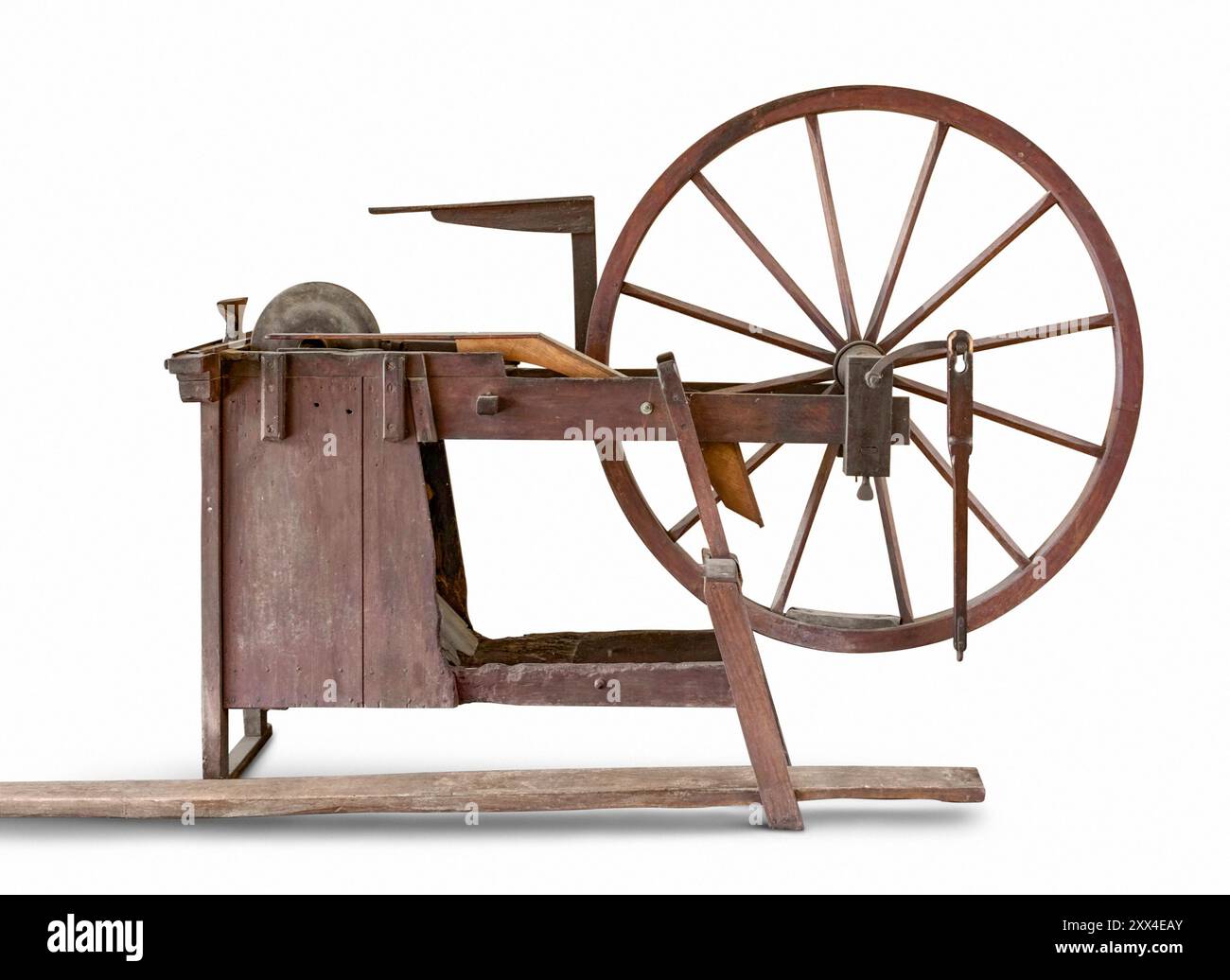 Meule historique isolée dans le dos blanc avec ombre Banque D'Images