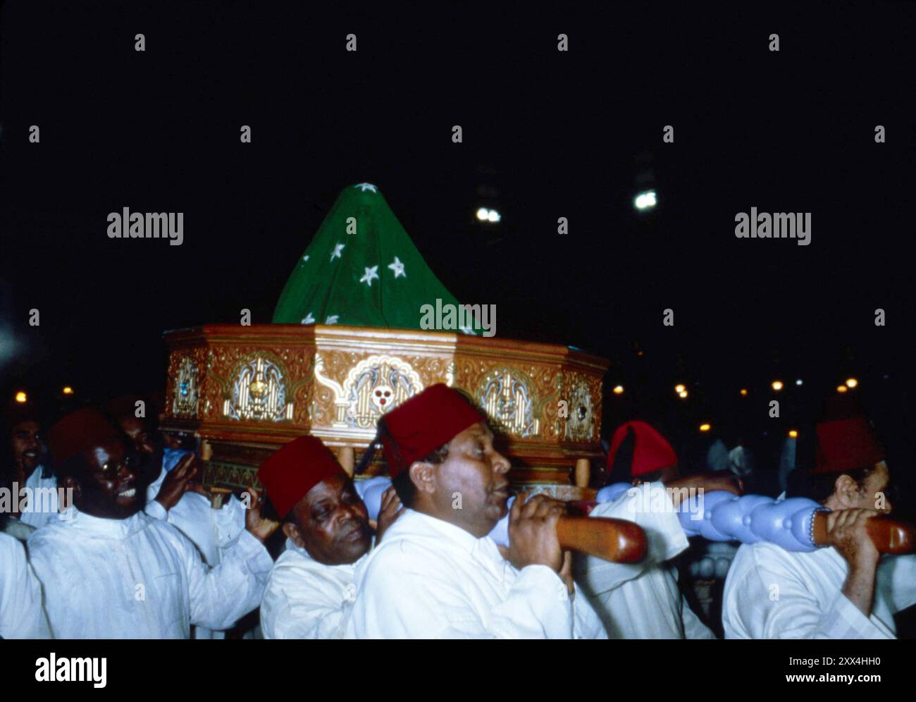 7 giugno 1987 Rabat Archivio Storico Olycom/LaPresse Asma del Marocco (Rabat, 29 settembre 1965), è una principessa marocchina. Nella Foto : Alcune fase del matrimonio della Sua Altezza Reale Asma del Marocco figlia di re Hassan II con Khalid Bouchentouf. Sur la photo : quelques phases du mariage de son Altesse Royale Asma du Maroc fille du roi Hassan II avec Khalid Bouchentouf Banque D'Images