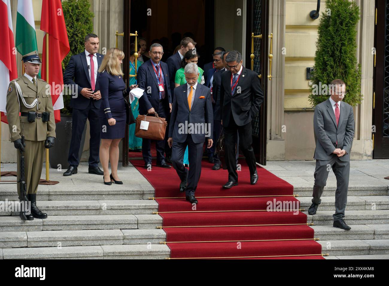 Varsovie, Pologne. 22 août 2024. Des ministres indiens sont vus avant l'arrivée de Narendra Modi à la Chancellerie du premier ministre à Varsovie, en Pologne, le 22 août 2024. (Photo de Jaap Arriens/Sipa USA) crédit : Sipa USA/Alamy Live News Banque D'Images