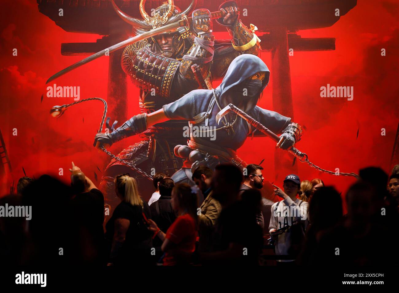 Werbung für das Computerspiel Assassins Creed Shadows von Ubisoft auf der Gamescom 2024 à Köln. Erstmals sind über 1400 Aussteller auf der Video- und Computerspielmesse vertreten. Themenbild, Symbolbild Köln, 22.08.2024 NRW Deutschland *** publicité pour le jeu vidéo Assassins Creed Shadows by Ubisoft à la Gamescom 2024 de Cologne pour la première fois, plus de 1 400 exposants seront représentés au salon des jeux vidéo et informatiques thème image, image symbolique Cologne, 22 08 2024 NRW Allemagne Copyright : xChristophxHardtx Banque D'Images