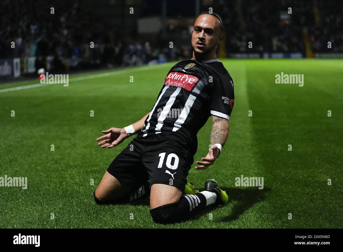 Jodi Jones du comté de Notts célèbre avoir marqué le troisième but de son équipe lors du match de Sky Bet League Two à Meadow Lane, Nottingham. Date de la photo : jeudi 22 août 2024. Banque D'Images