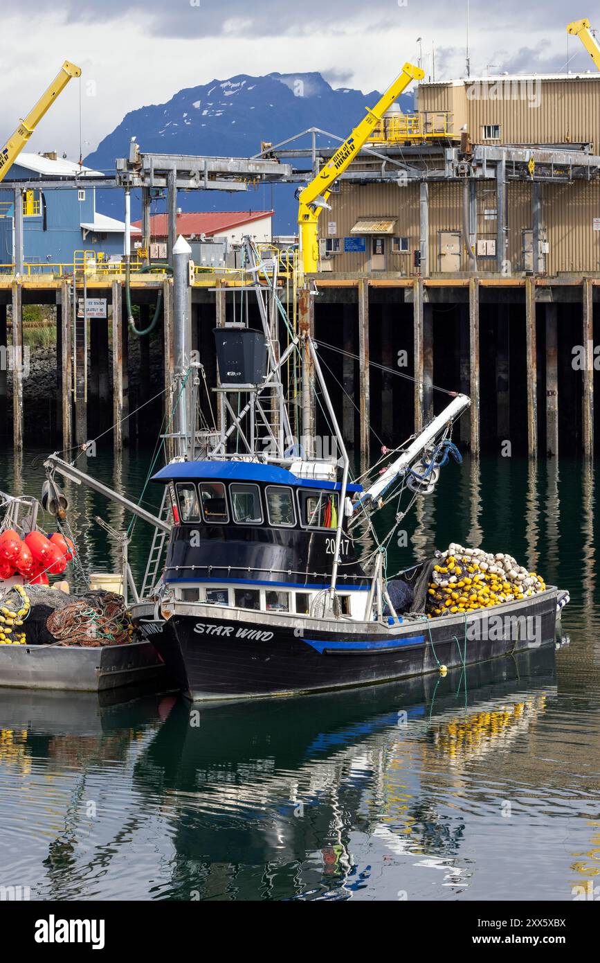Bateau de pêche commerciale « Star Wind » - Homer Port & Harbor - Homer, Alaska Banque D'Images