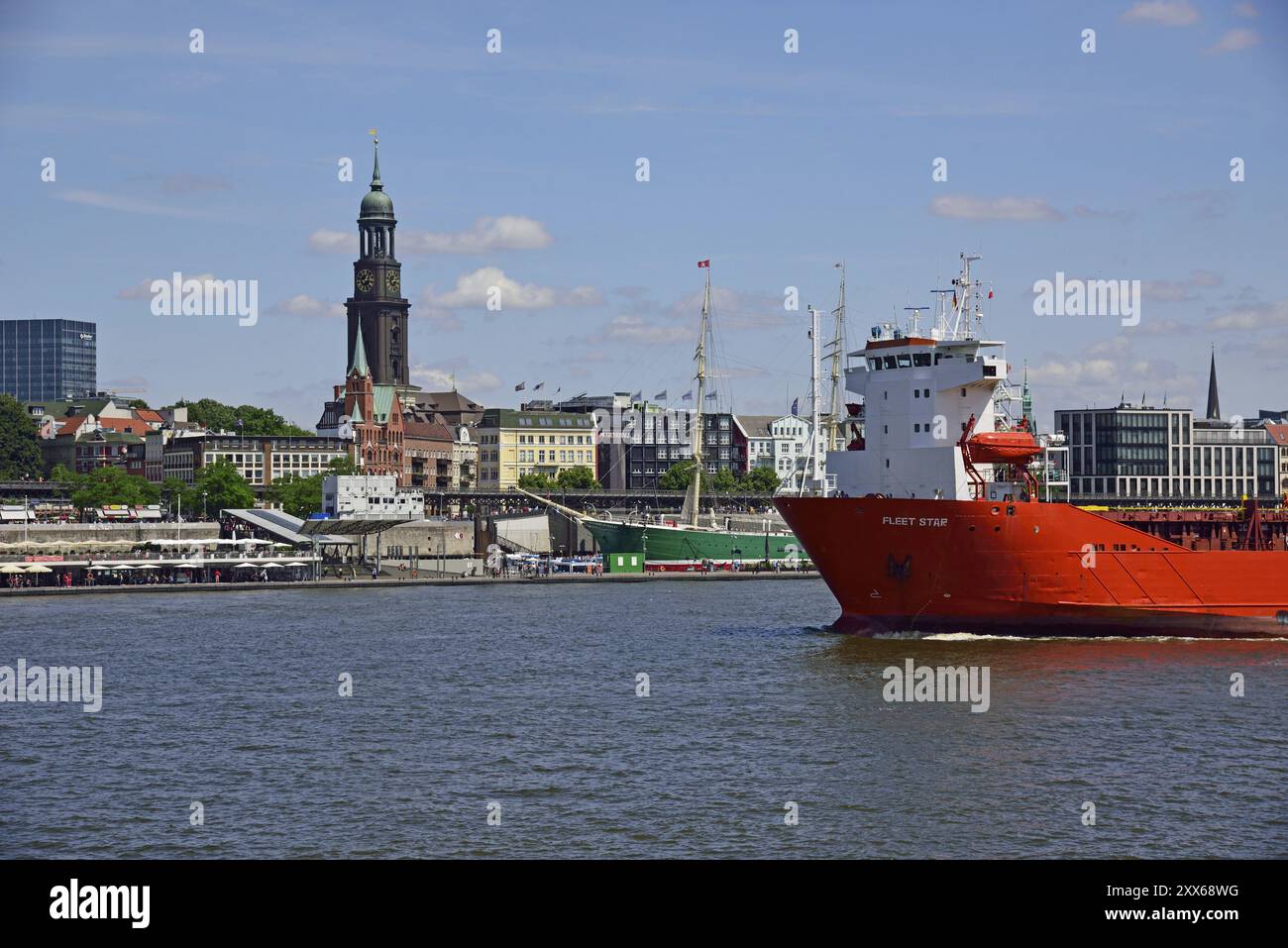 Europe, Allemagne, ville hanséatique de Hambourg, Elbe, vue de l'autre côté de l'Elbe au Michel, Fleet Star Ro-Ro Container Carrier, Europe Banque D'Images