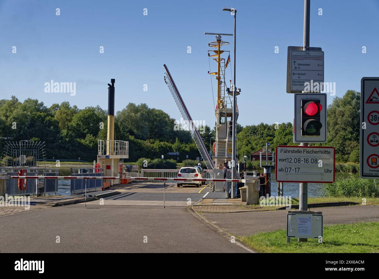 Embarcadère du canal ferry Fischerhuette sur le canal de Kiel. Fischerhuette, Steenfeld, Schleswig-Holstein, Allemagne, Europe Banque D'Images